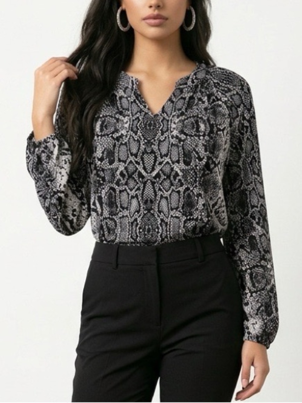 Women's Black & Gray Print V-Neck Blouse